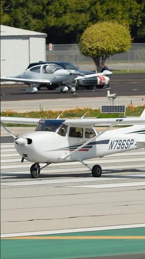 Cessna 172S Skyhawk SP | N796SP | Takeoff from Santa Monica Airport