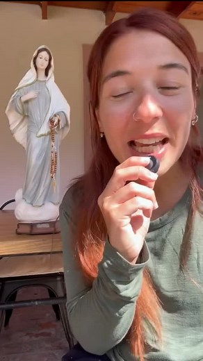 💙 San Juan Pablo II y Medjugorje 💙 📖Fuente: Libro “Mi corazón triunfará” de Mirjana Soldo Compartile este reel a todos tus conocidos y amigos! 👫👫👫 💬Comentá qué otras historias o anécdotas de Medjugorje te gustaría que contemos 🥰❤️ #medjugorje #iglesia #oración #reinadelapaz #gospa #sanjuanpabloii | Centro Medjugorje Argentina