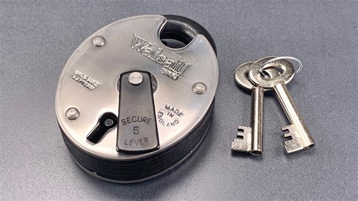 Insurance-approved padlocks, Maximum security solutions #walsall #WalsallSecurity #UnlockingSuccess #lockpick #lockpicking #picklock #locks #lockpicker #fyp #padlock #Padlocktechnology #Securityinnovation | Picking Locks
