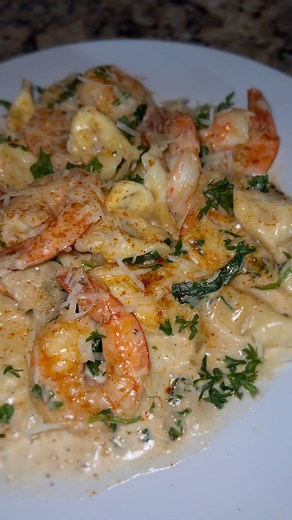 Something is telling me I’m gonna go into labor this week so we’re having all the fun we can!!🎉🌺👻🎃🎁❤️I had so much fun today! I ended the night by cooking up some good eats for my boo @gritzkickz and for baby Meatball🎃 Drop a pumpkin in the comments for me if you think Baby Meatball will make her appearance this week!!🎃 | Chef Bae