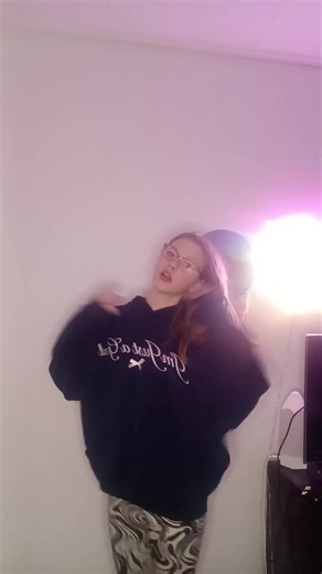Video's van jesslynn😝✌🪩🎀 (@jesslynn_things_in_life) met som original - Matty | 𝙁𝙊𝙐𝙍⁴ 𝘛𝘸𝘪𝘤𝘦
