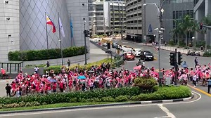 "Kakampinks," or supporters of Vice President Leni Robredo's presidential campaign, make their way from Makati City's streets in the morning to the culminating event #ArawNa10To grand rally on Pasay City's Macapagal Avenue later today. 📹 JudeAOD via Twitter | Philstar.com