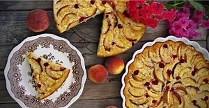 Vláčný cuketový koláč s ovocem