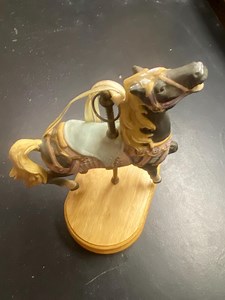 Vintage-musical Carousel Horse Figurine-brass Pole & Wooden Stand -resin/ Brass - Etsy UK