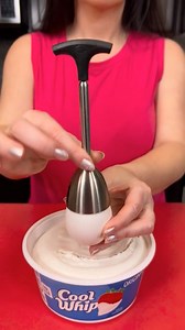 Best way to crack an egg 🥚 #lifehacks #foodhacks #eggs | Vegas Mischief Makers