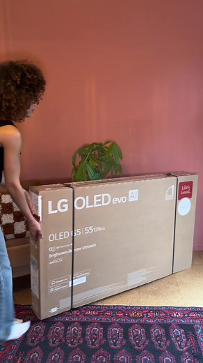 Unbox the LG OLED 55