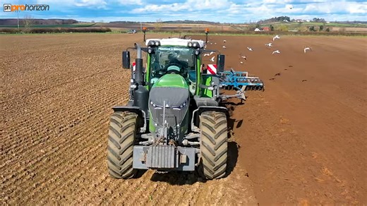 Fendt 936 Vario handles heavy ploughing tasks