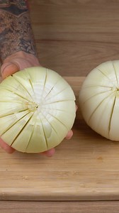 They taught me the secret behind the most famous Onions! Crispy and taste just like the ones made in the restaurant | That Recipe