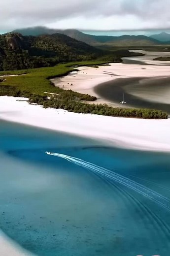 🚐 East Coast Aussie road trip? Don’t miss these 5 epic spots: 5️⃣ K’gari (Fraser Island), QLD Float in Lake McKenzie, 4WD 75 Mile Beach, spot wild dingoes 🏝️🔥 4️⃣ Daintree & Cape Trib, QLD Oldest rainforest on Earth 🌿 Boardwalks, swimming holes & where jungle meets reef 🌊 3️⃣ Byron Bay, NSW Sunrise at the lighthouse 🌅 Surf, yoga, coffee, repeat 🏄‍♀️🧘‍♀️☕ 2️⃣ Whitsundays, QLD Whitehaven Beach = pure magic 🏖️ Snorkel, sail, or fly over Heart Reef ✈️💙 1️⃣ Great Barrier Reef, QLD World’s l