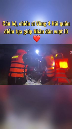 75K views · 1.6K reactions |  Cán bộ, chiến sĩ Vùng 4 Hải quân vẫn băng qua các dòng nước chảy xiết, căng mình len lỏi tiếp cận, hỗ trợ người dân tại các vị trí bị cô lập, ngập sâu. | Trường Sa - Tổ quốc nơi đầu Sóng | Facebook