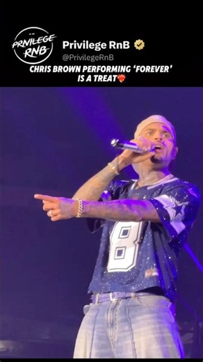 Chris Brown performing ‘Forever’ is a treat❤️‍🔥