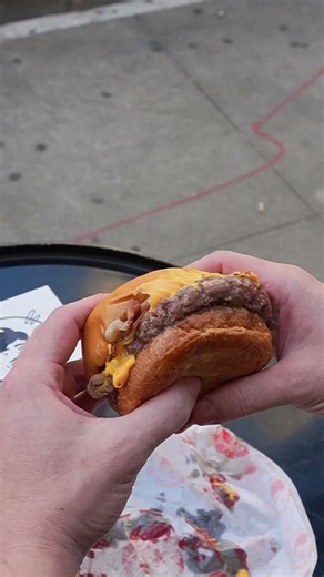 Pedir Gaba no delivery é abrir a embalagem e ver o burger intacto, bonito e pronto pra atacar