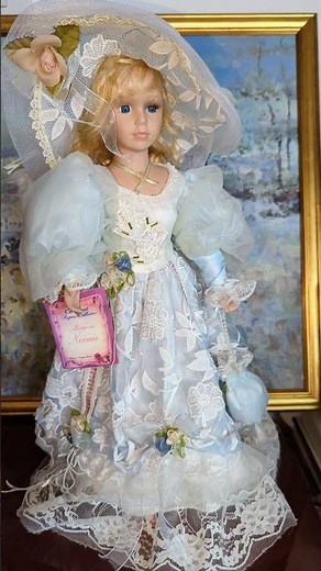 VINTAGE FRENCH PORCELAIN DOLL "COLLECTION POUPEES CARINE" MARQUISE NOEMIE