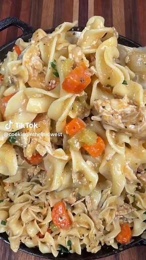 One Pan Creamy Chicken and Noodles Recipe