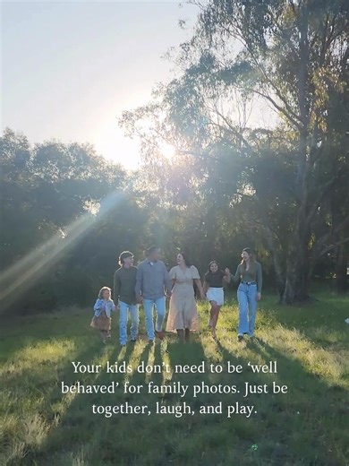 Family photography tip 👇 The best photos don’t come from posing perfectly — they come from connection. Gently guided sessions movement = relaxed kids, calm parents and real moments. That’s how you capture giggles, cuddles and photos that actually feel like your family. Emm #familyphotographytips #familyphotographer #realmoments #mumlifeaustralia #parentingtiktok #familyphotography #australianphotographerr #melbournefamilyphotographer