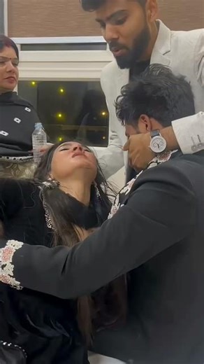 Introducing the "VitaWear SmartBand," a next-generation wearable gadget🎉