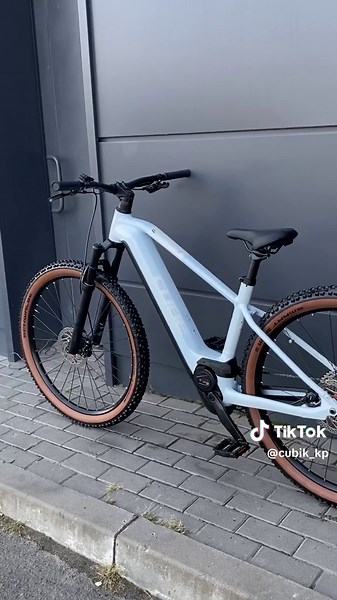 Cube Reaction Pro Hybrid 2024: Потужний електровелосипед