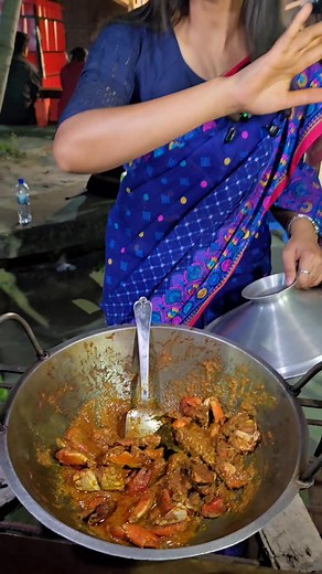 এই সেই কাঁকড়া ভুনা,যা সন্ধ্যা ৭ টার আগেই শেষ হয়ে যায়। #localview #crabcurry #viral #trending | Local View
