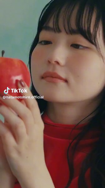 #秦基博 のコラボアルバム #HATAEXPO よりMusic Video公開中🎥✨ 「ringo」 https://youtu.be/hQUEknL2CCY?si=RuCXggZ8pwwb68zj 「ハローサーリアル」 https://youtu.be/huFSeFkWqHo?si=olI44aIdbNYpypMg 「青葉」 https://youtu.be/xi4pdgs1bns?si=ncENvNMQ6wz9AVut 「ひとり言」 https://youtu.be/LJkzH2dcBlE?si=kWITfE22MjAeLNBR 「No Where Now Here」 https://youtu.be/65wqiKeYrts?si=UdlSY63laRkHTPvy #スピッツ #草野マサムネ #ハナレグミ #永積タカシ #ピース #又吉直樹 #sumika #TOMOO #LisaLoeb #backnumber #小林武史 #土岐麻子 #ストレイテナー #KAN #album #music #musicvideo