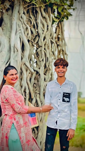 Lovely Zoya on Instagram: "Play store😂🫵…. . . . . . . . . #instagram #viralreels #explorepage #foryou #video #real #viralvideos #kolhapur"