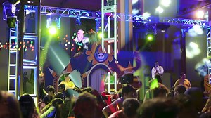 The last weekend of the night time haunted event, Knott's Scary Farm continues tonight through Sunday and Halloween night. Don't miss your chance to uncover what's lurking in the fog! #ScaryFarm 💀🎃👻 | Knott's Berry Farm