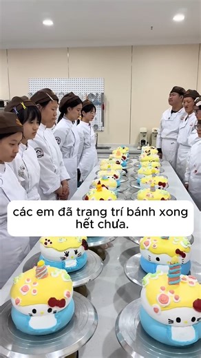 Celebrity Hello Kitty Cake Decorating Contest #shorts Miếng lót sơ sinh Bobby Newborn: https://s.shopee.vn/20nC6UvmQW | Steven S. Smith