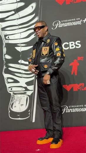 Busta Rhymes rockt den Red Carpet – pure Coolness! 🔥✨🎶 | VMA