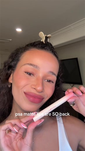 it’s giving 2016 in the best way possible #lipcombo #lipcombotutorial #mattelips #2016makeup #makeuptok