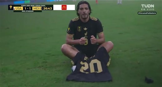 Gol de Raúl Jiménez en México vs. Estados Unidos.