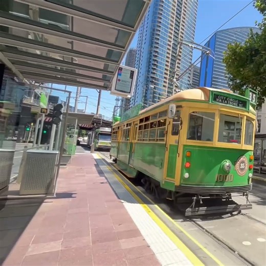 City Circle Tram 35, the braking sound was really addictive. #tram #melbourne #australia #travel