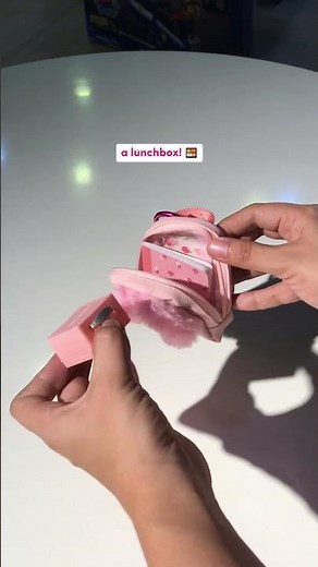 What's inside the Real Littles backpack? 🎒