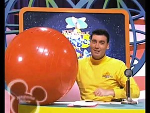 Network Wiggles News Ball On the Sand (Time Lapse)