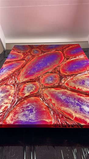 Creating a mould to protect the epoxy resin when producing artworks using the resin art technique.