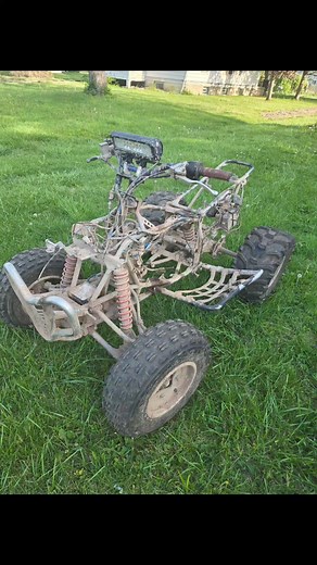 I did a rattle can rebuild on my quad. #spraypaint #craigslistrebuild #honda #400ex #atv #rebuild #custom | Chevy Sargent | Facebook