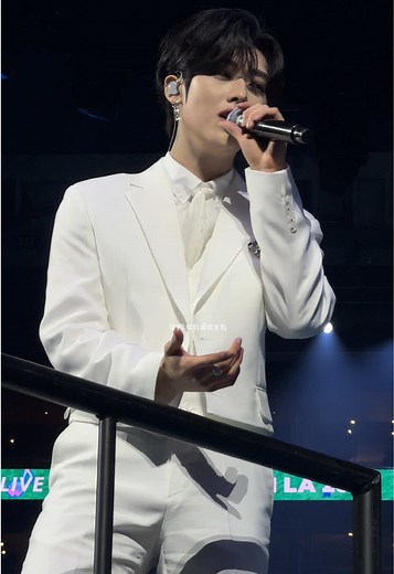 I need a doctor! #zb1 #zerobaseone #kcon2025 #ricky