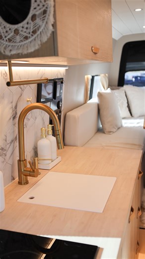 2-floor Sprinter van for a family of 4! Would you hit the road in luxury with your loved ones? Enjoy 5-star hotel amenities wherever you go: • Dinette (king size bed) • Pop-up roof (2nd floor bedroom) • Hydronic Heating System with heated floors • Undermount 12V AC • Indoor hot shower • Genius pull-out sliding toilet • Victron electrical system: 900Ah battery, • 3000w inverter, • 400w solar panels, • DCDC 60 amp Get your estimate now, link in BIO ⬆️ | Tiny Planet