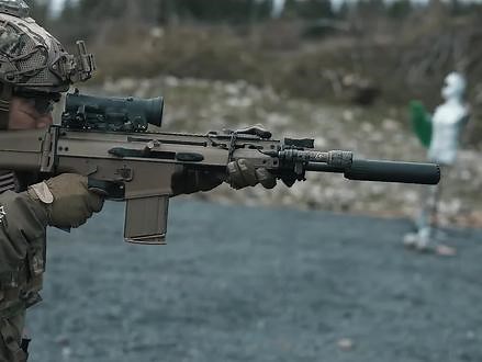 为特种部队量身打造，有望代替M4，却莫名其妙成为二线武器。 #武器 #scrc #军事科普