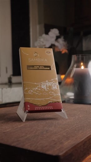 Nirian on Instagram: "Un rêve de gosse qui devient réalité : j’ai fabriqué du chocolat dans un vrai atelier artisanal En collaboration avec @sambika.chocolat , j’ai découvert une gamme de chocolats 100% Madagascar, fait par des artisans malagasy passionnés. J’ai eu la chance de travailler sur une saveur caramel-gingembre , première fois pour ma part c’est surprenant, intense, super équilibré. Et surtout pas trop sucré, ce qui laisse toute la place au goût du cacao Il y a plein d’autres parfums o