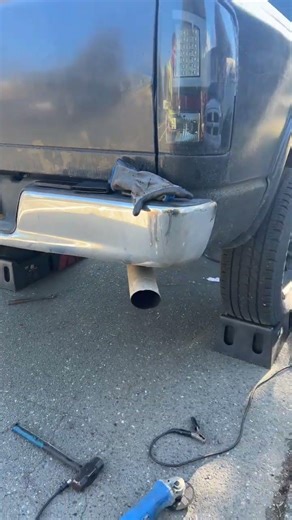 STRAIGHT PIPED RAM 1500 START UP