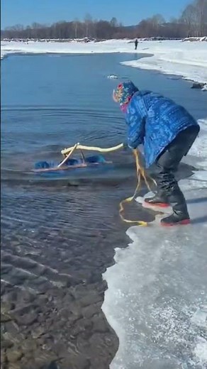 Amazing Winter Ice Fishing: Catching Big Fish From the Edge of the Ice!#IceFishing​#WinterFishing