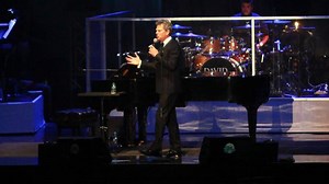 Penonton-penonton Bersuara Emas di Konser David Foster