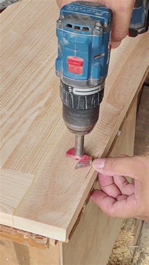 One of the ways to install hinges that you need to know #woodworking #wood #diy