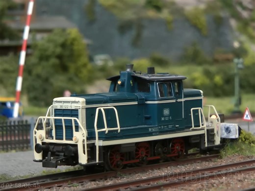 细节很不错的ho比例德国铁路主题的火车模型沙盘儿视频搬运～轨道交通火车迷emutrain电客车电联车电力动车组列车railfan火车头柴电机车内燃机车～