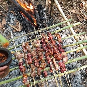 Survival skills take gizzard by hand cook eating delicious | Survival Life Skill