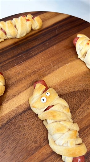 Easy and fun! This recipe makes the cutest snacks for Halloween This original video was produced by Network Media LLC, Kells Kitchen, and Kelly N. | Family Style Cooking