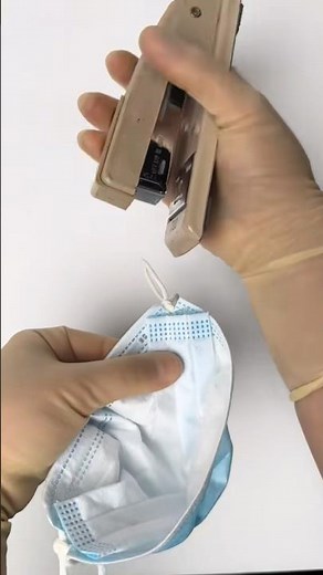 How to Make Medical Masks Fit Better 😷 #goodtoknow #surgeonlife #tutorial #funfacts #lifehacks