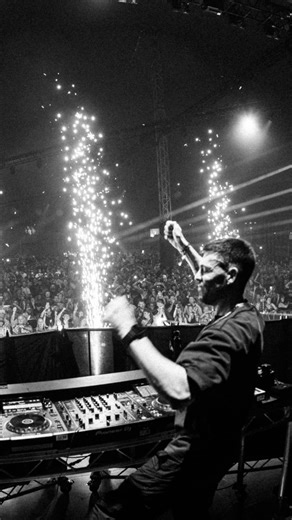 4.7K views · 787 reactions | CREAMFIELDS 2025 set now live on SoundCloud & YouTube. Enjoy!  | Darren Styles | Facebook