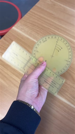 Maths Dyspraxie (TDC) : On oublie la galère ! 📐✨ Marre des outils qui glissent et des tracés imprécis ? Je vous présente la règle-équerre et le rapporteur Aleph Pro. #ergo #liberal #fyp #TDC