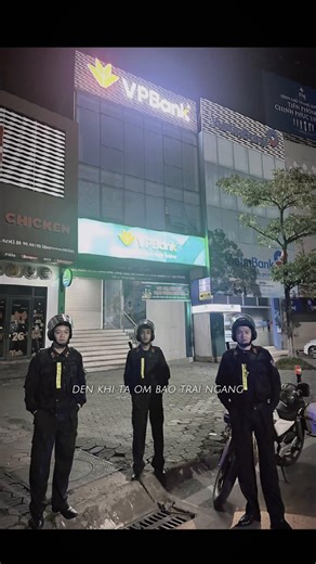 Ba anh chàng đi nghĩa vụ trốn nợ và nhiều câu chuyện thú vị