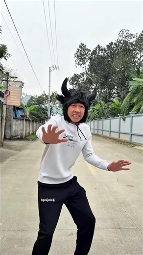 Escaping From a Horde of Zombies Chasing Me! 🧟💨😱